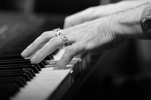 Strength your fingers for piano playing