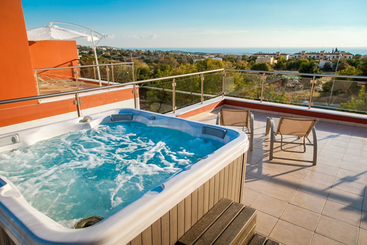 spa pool with tile surround